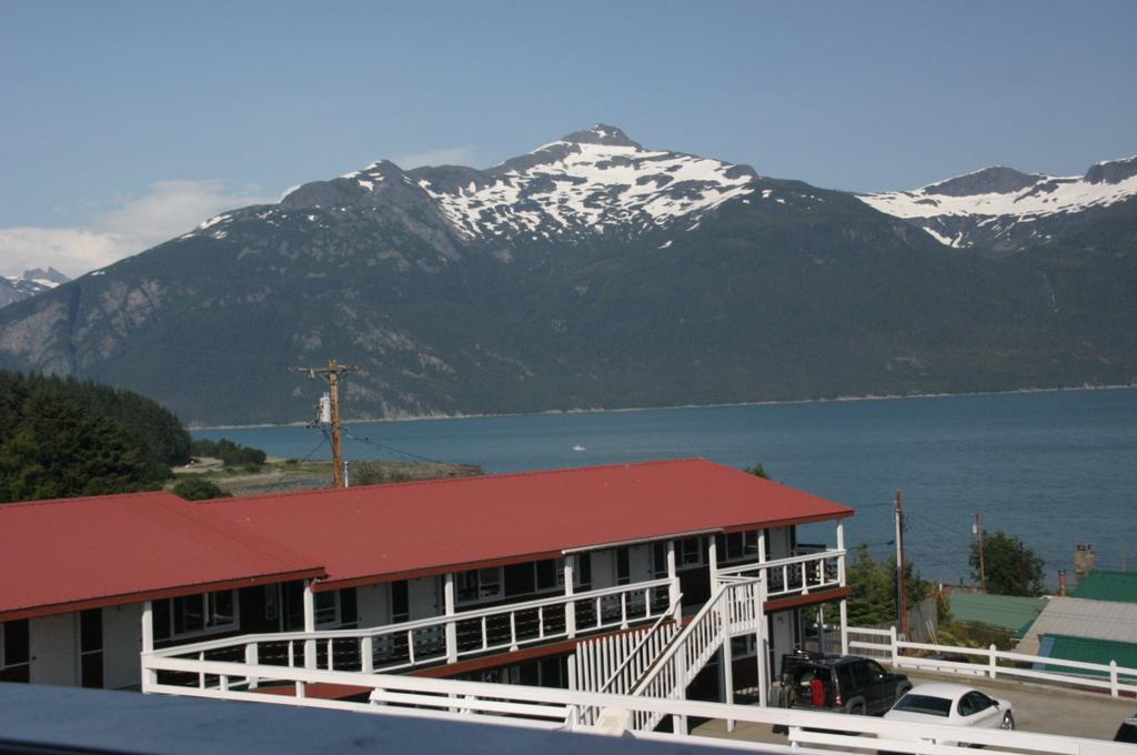 Captain'S Choice Motel Haines Eksteriør bilde